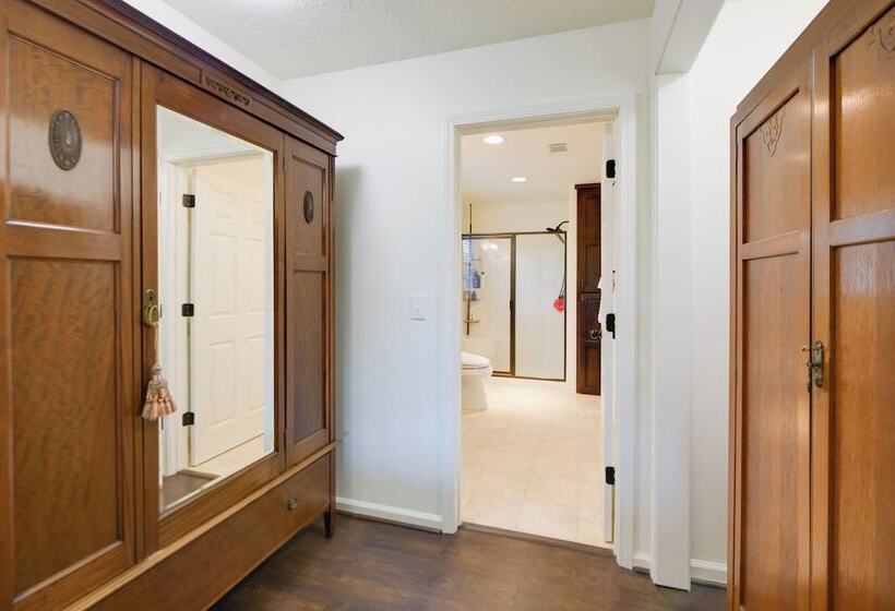 Dock + Fire Pit: Waterfront Lake Martin Retreat!