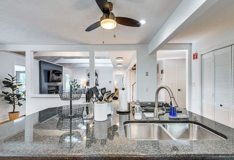 Waterfront Urbanna Home W/ Private Dock & Pool