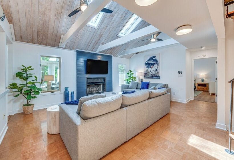 Waterfront Urbanna Home W/ Private Dock & Pool