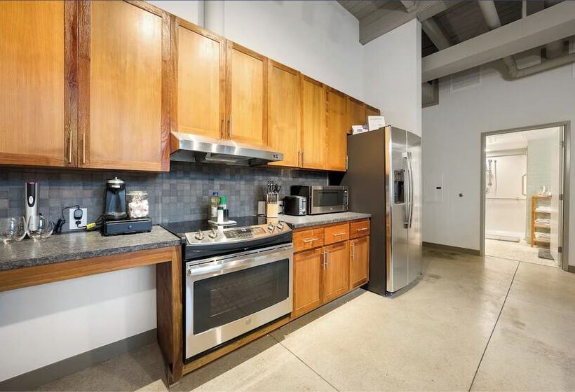 2125 Superior Living