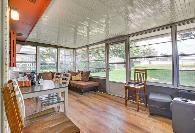 30 Mi To The Big Easy: Laplace Home W/ Backyard!