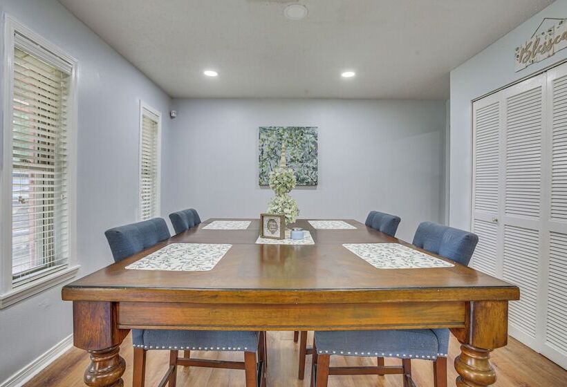 30 Mi To The Big Easy: Laplace Home W/ Backyard!