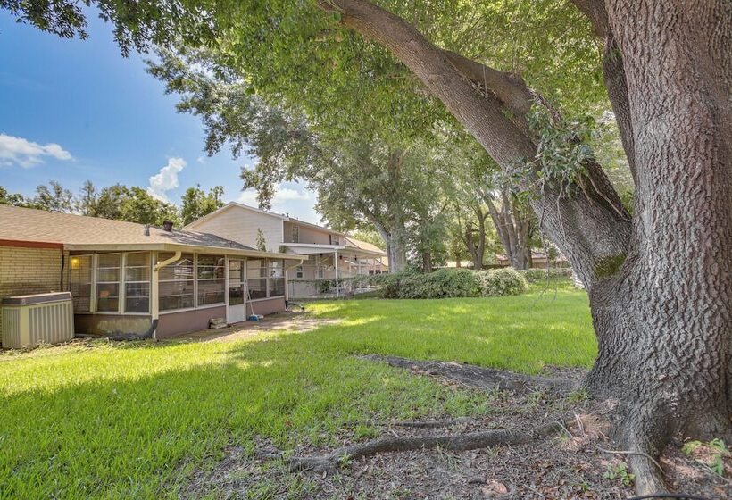 30 Mi To The Big Easy: Laplace Home W/ Backyard!