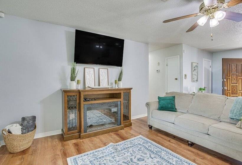 30 Mi To The Big Easy: Laplace Home W/ Backyard!