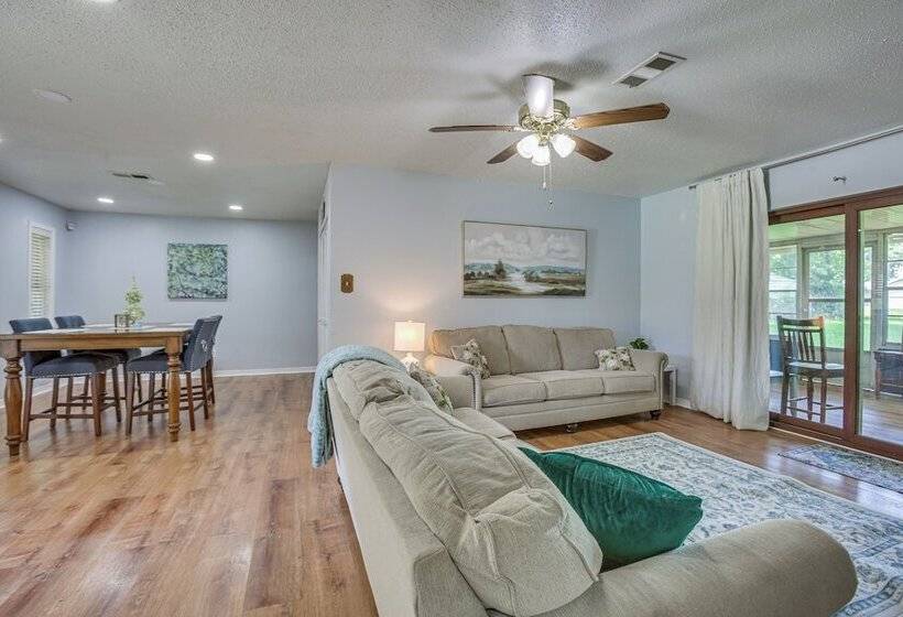 30 Mi To The Big Easy: Laplace Home W/ Backyard!