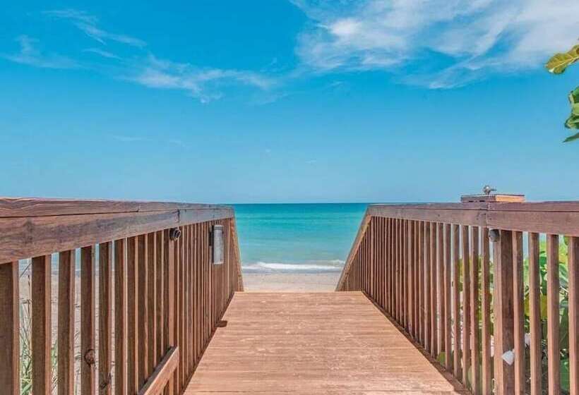 402 On Hutchinson Island