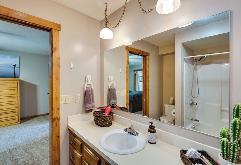 5 Acre Graceland Family Home In West Des Moines