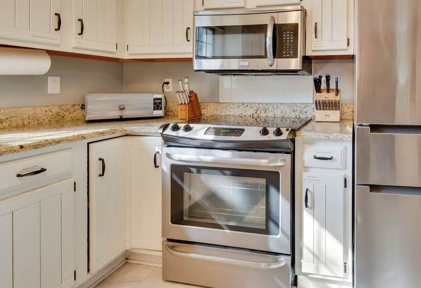 5 Acre Graceland Family Home In West Des Moines