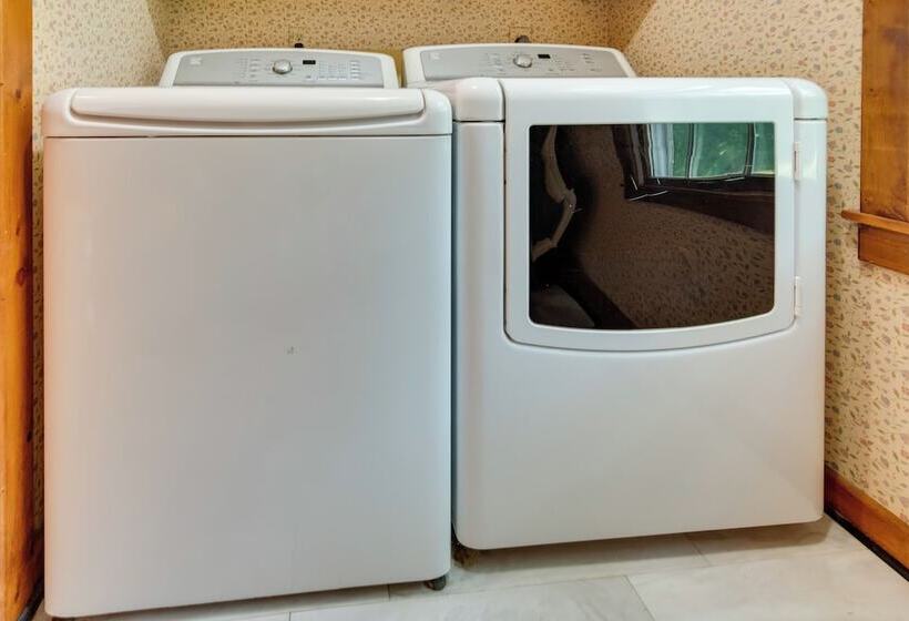 5 Acre Graceland Family Home In West Des Moines