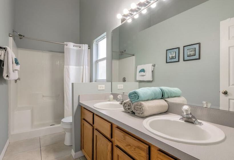 Amanda S Cozy Clear Creek Vacation Home