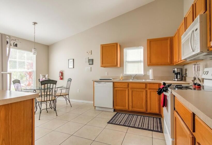 Amanda S Cozy Clear Creek Vacation Home