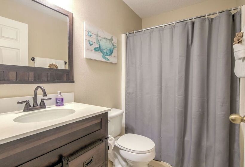 Amanda S Cozy Clear Creek Vacation Home