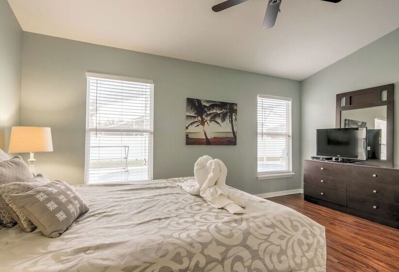 Amanda S Cozy Clear Creek Vacation Home