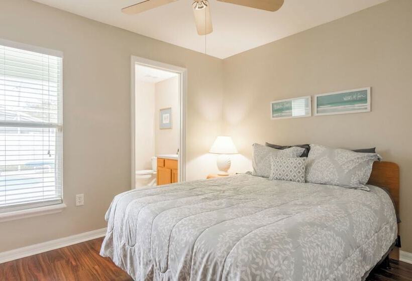 Amanda S Cozy Clear Creek Vacation Home