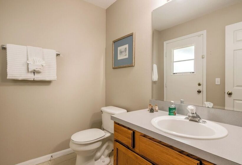 Amanda S Cozy Clear Creek Vacation Home