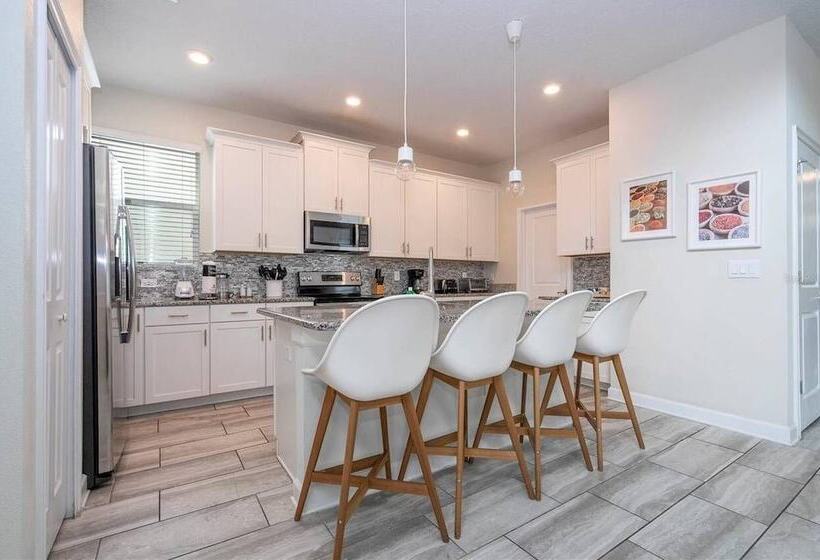 Amazing Home At Storey Lake 2 Minutes To Clubhouse