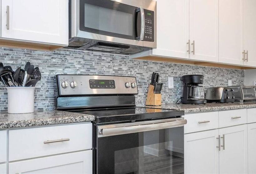 Amazing Home At Storey Lake 2 Minutes To Clubhouse