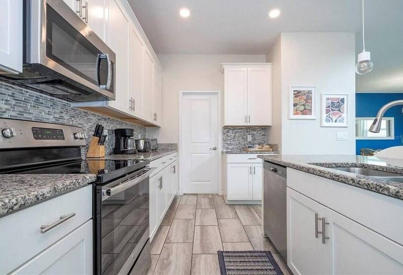 Amazing Home At Storey Lake 2 Minutes To Clubhouse