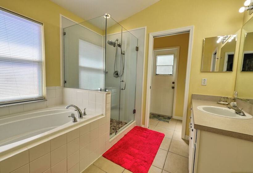 Arler House   Amazing 4 Bed 3 Bath   Private Pool