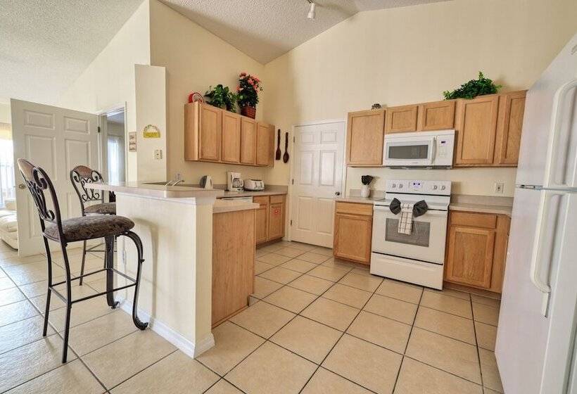 Arler House   Amazing 4 Bed 3 Bath   Private Pool