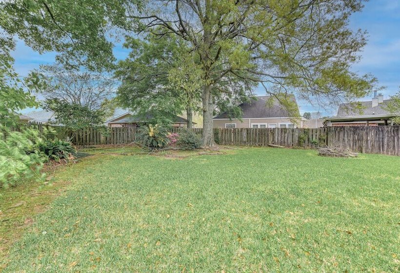 Baton Rouge Retreat W/ Patio, Grill & Fire Pit!