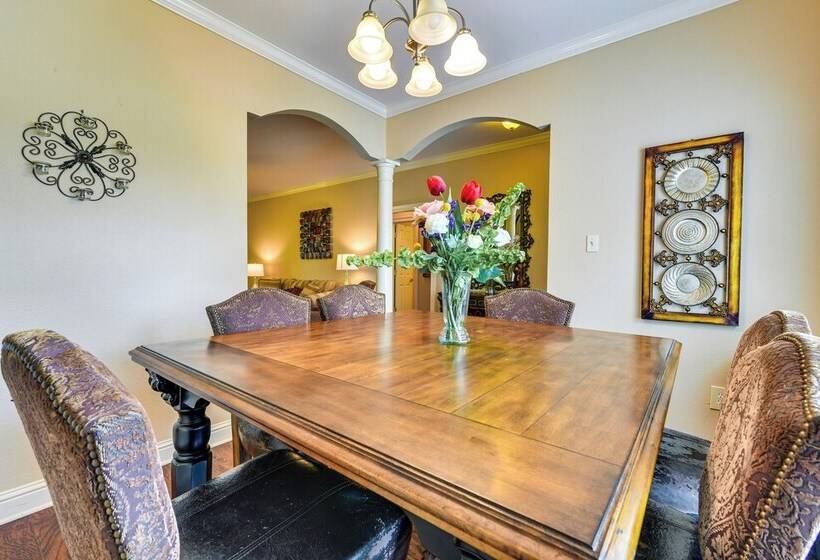 Baton Rouge Retreat W/ Patio, Grill & Fire Pit!