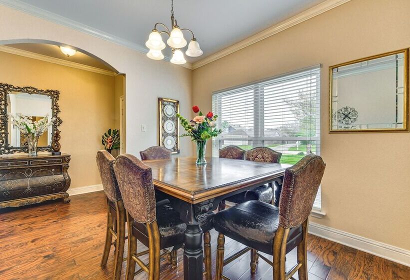 Baton Rouge Retreat W/ Patio, Grill & Fire Pit!