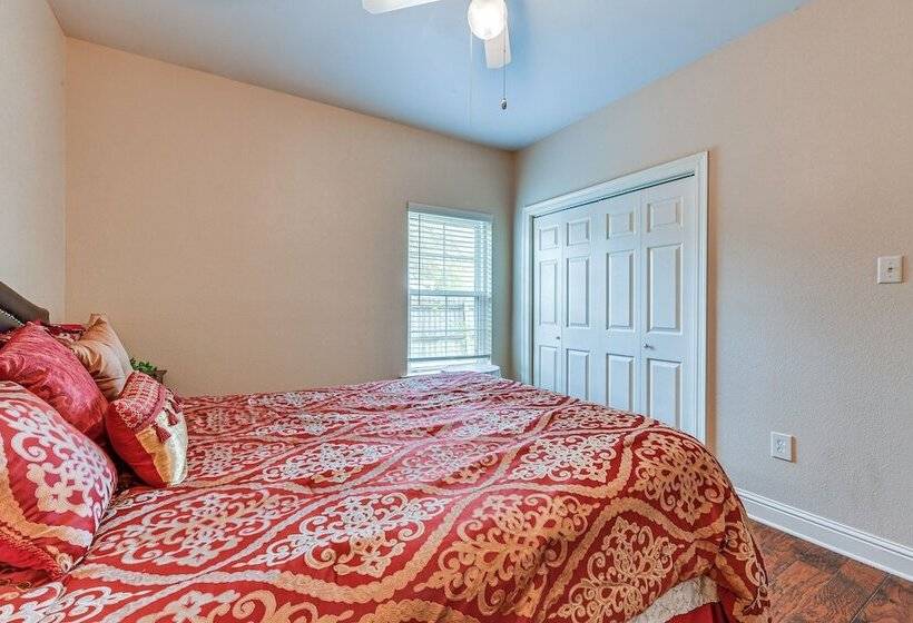 Baton Rouge Retreat W/ Patio, Grill & Fire Pit!