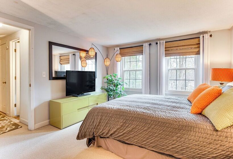 Beautiful Mousam River Retreat: Hot Tub & Kayaks!