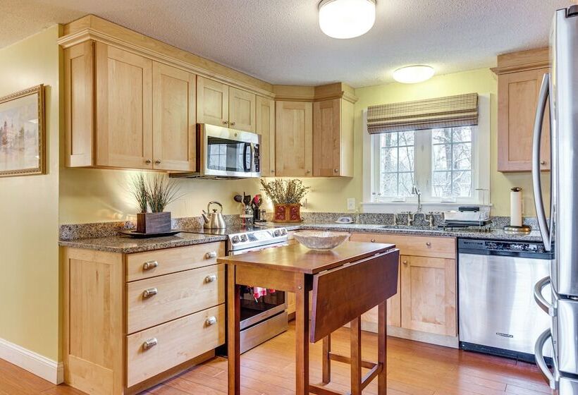 Beautiful Mousam River Retreat: Hot Tub & Kayaks!