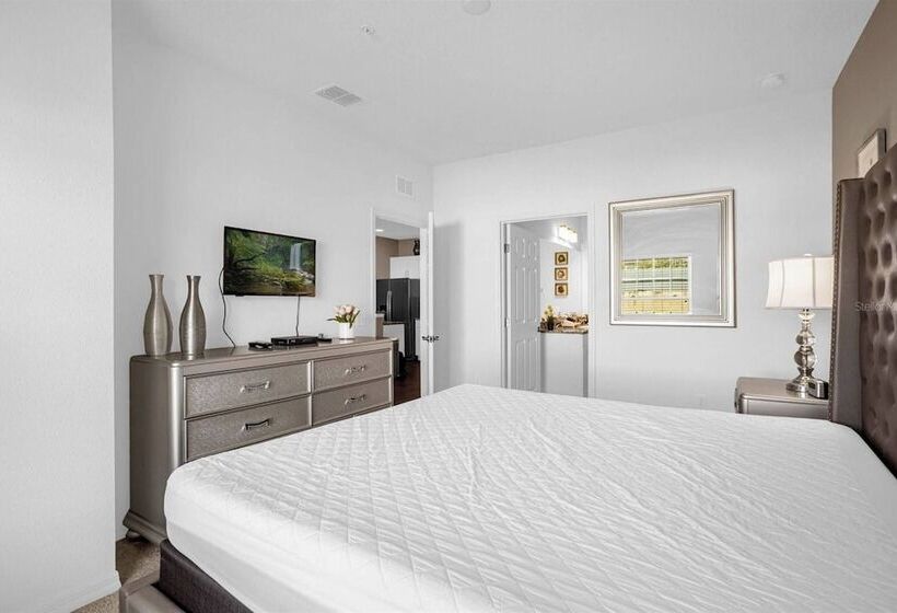 Beautiful Townhouse Next To Disney Parks 04