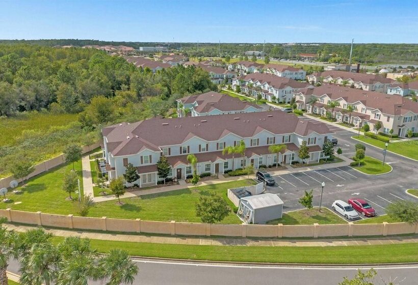 Beautiful Townhouse Next To Disney Parks 04