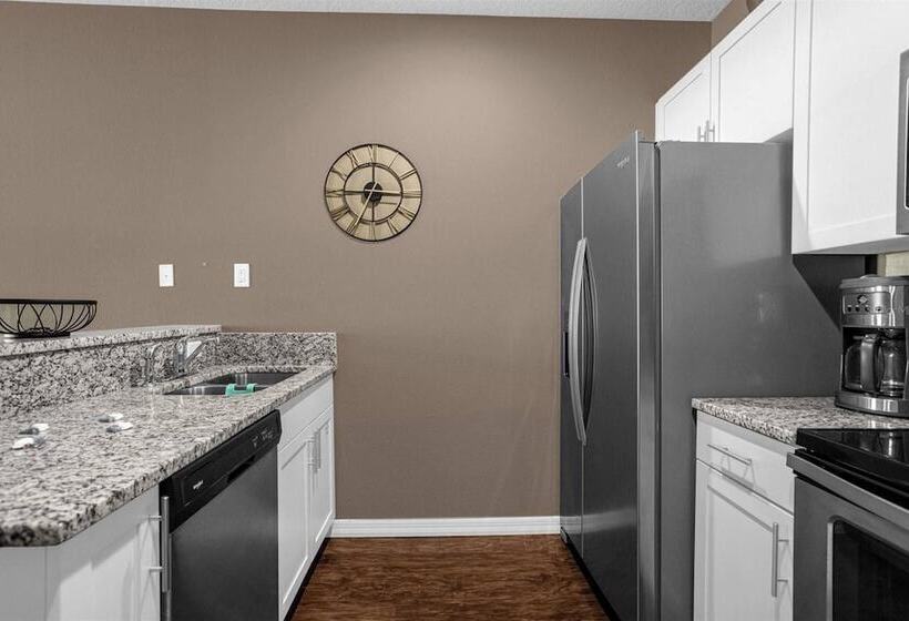 Beautiful Townhouse Next To Disney Parks 04