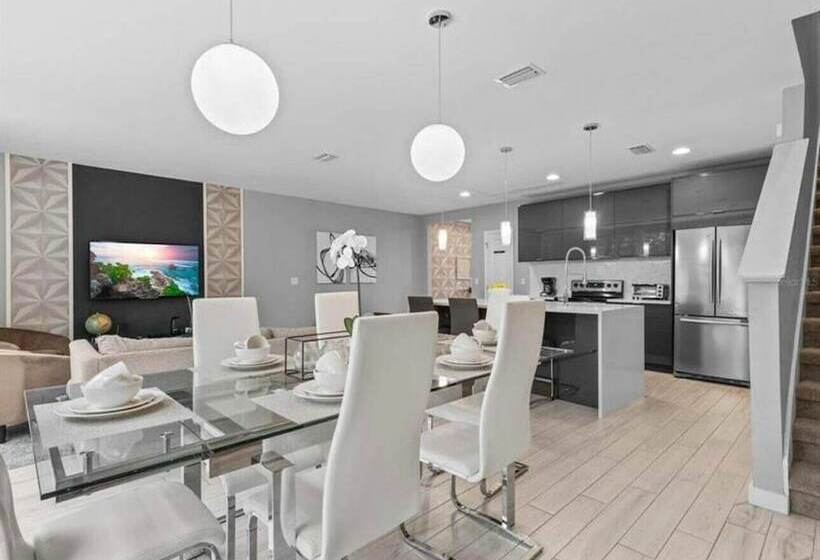 Beautiful Vacation Home With Splash Pool 35