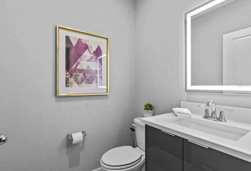 Beautiful Vacation Home With Splash Pool 35