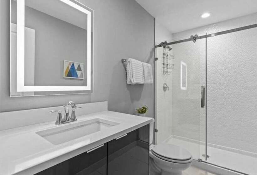 Beautiful Vacation Home With Splash Pool 35