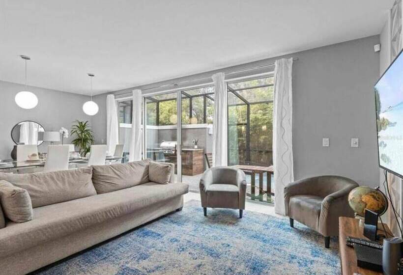 Beautiful Vacation Home With Splash Pool 35