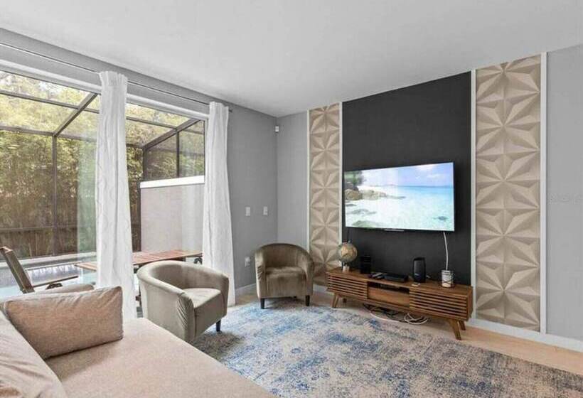 Beautiful Vacation Home With Splash Pool 35