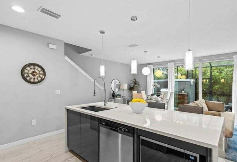 Beautiful Vacation Home With Splash Pool 35