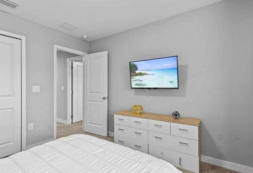 Beautiful Vacation Home With Splash Pool 35