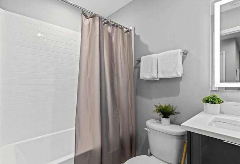 Beautiful Vacation Home With Splash Pool 35