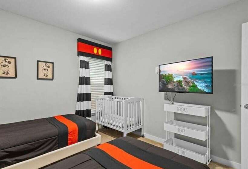 Beautiful Vacation Home With Splash Pool 35