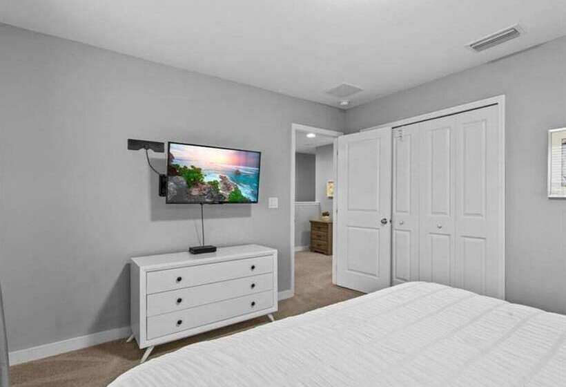 Beautiful Vacation Home With Splash Pool 35