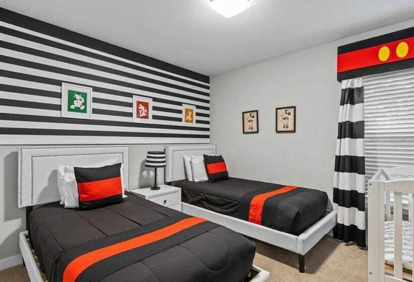 Beautiful Vacation Home With Splash Pool 35