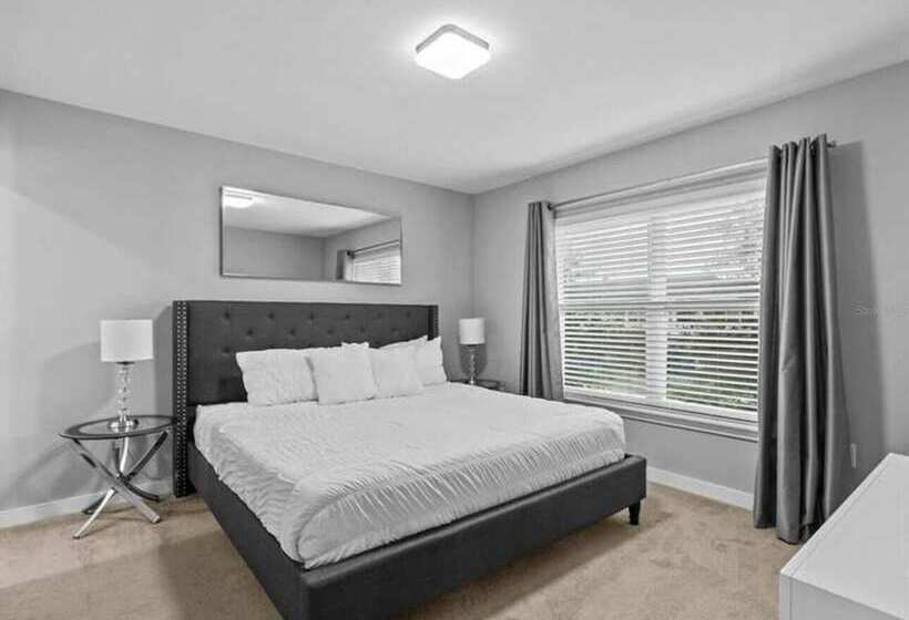 Beautiful Vacation Home With Splash Pool 35