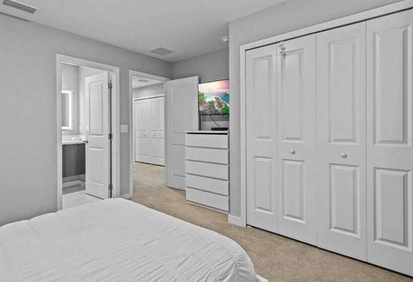 Beautiful Vacation Home With Splash Pool 35