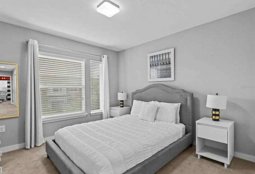 Beautiful Vacation Home With Splash Pool 35