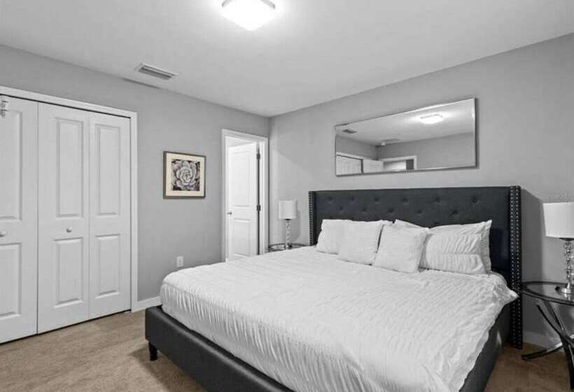 Beautiful Vacation Home With Splash Pool 35