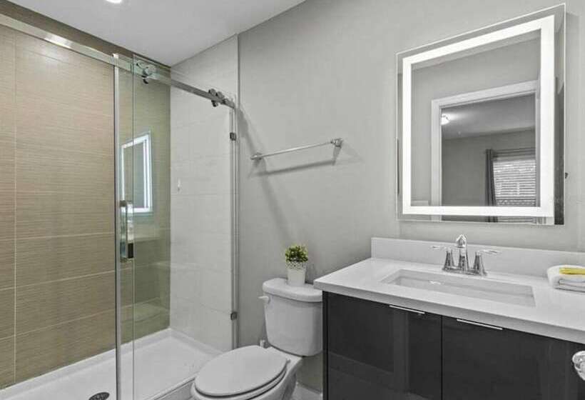 Beautiful Vacation Home With Splash Pool 35