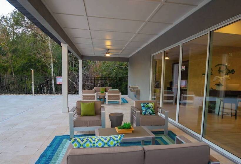 Beautiful Vacation Home With Splash Pool 35